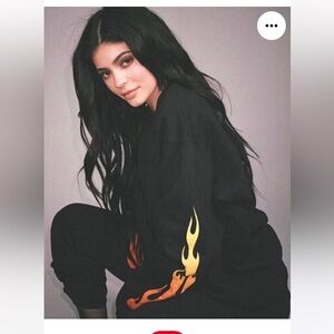 Kylie Sweatshirt. Size M